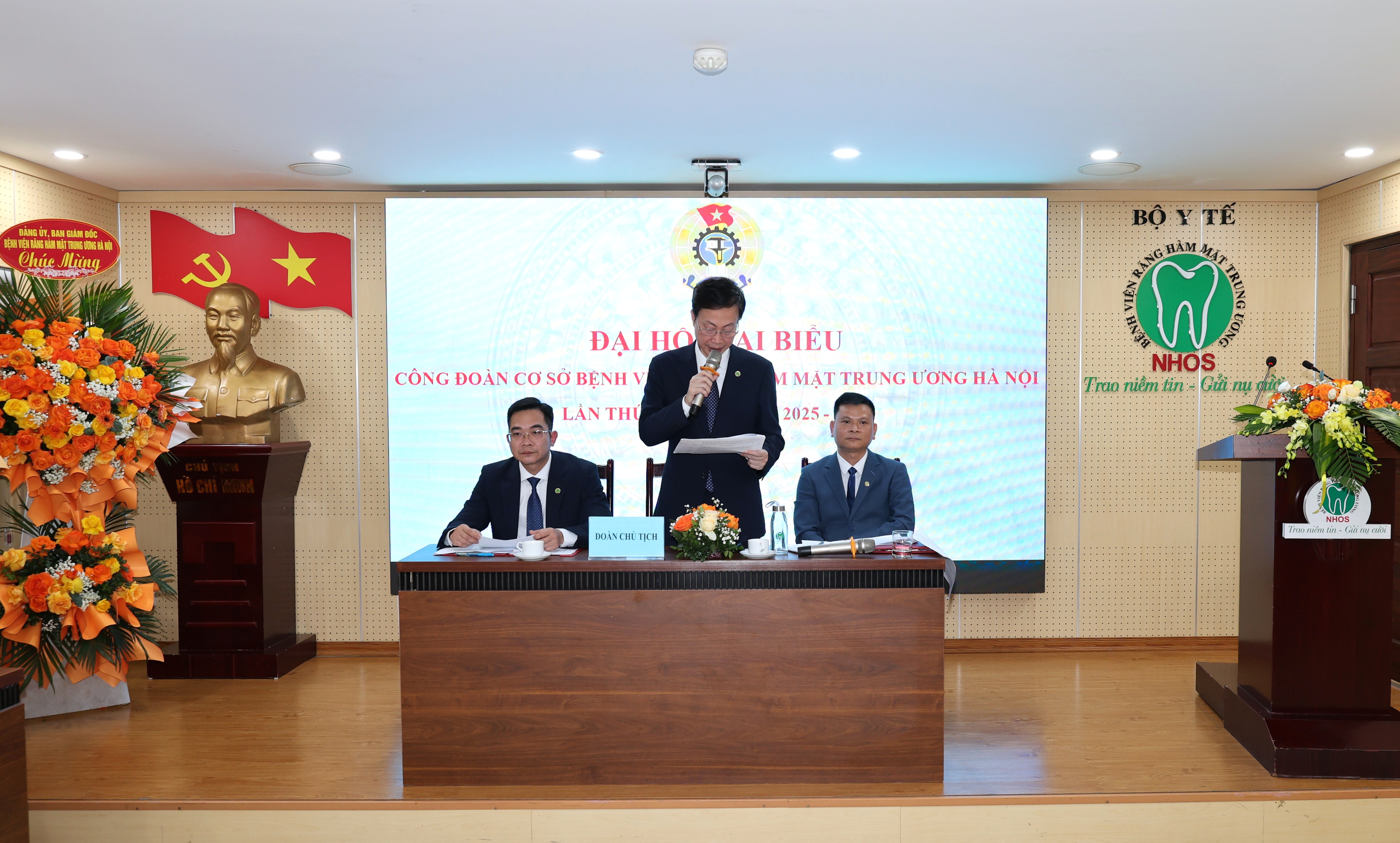 Đoàn chủ tịch điều hành Đại hội